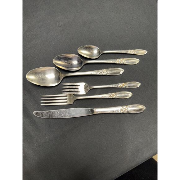 Vintage Silverplate Flatware Set – White Orchid – Discontinued - 46 pcs - Picture 4 of 16